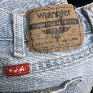 Mens Wrangler Premium Straight Blue Jeans size 42 x 30 light wash 100% cotton